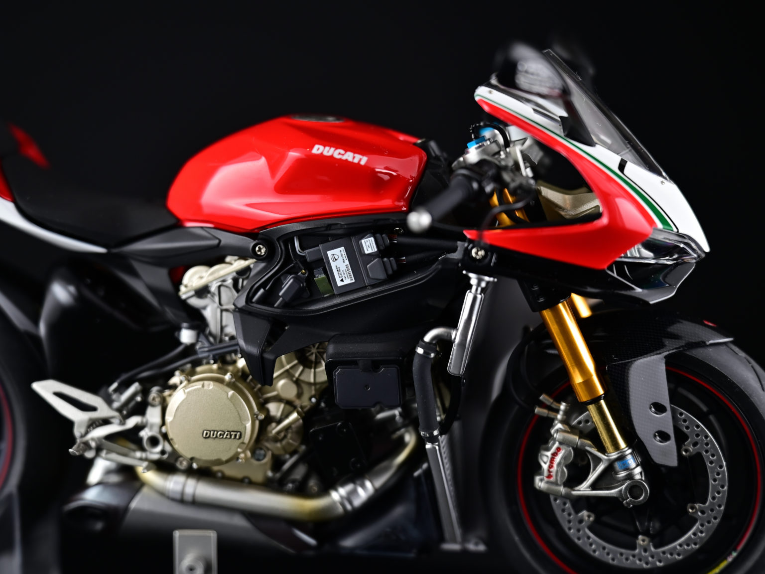 TAMIYA1 12 DUCATI 1199 PANIGALE S TRICOLOREタミヤ1 12 ドゥカティ1199パニガーレS